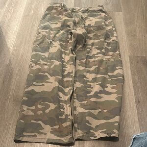 No Boundaries Green Camouflage Cargo Pants